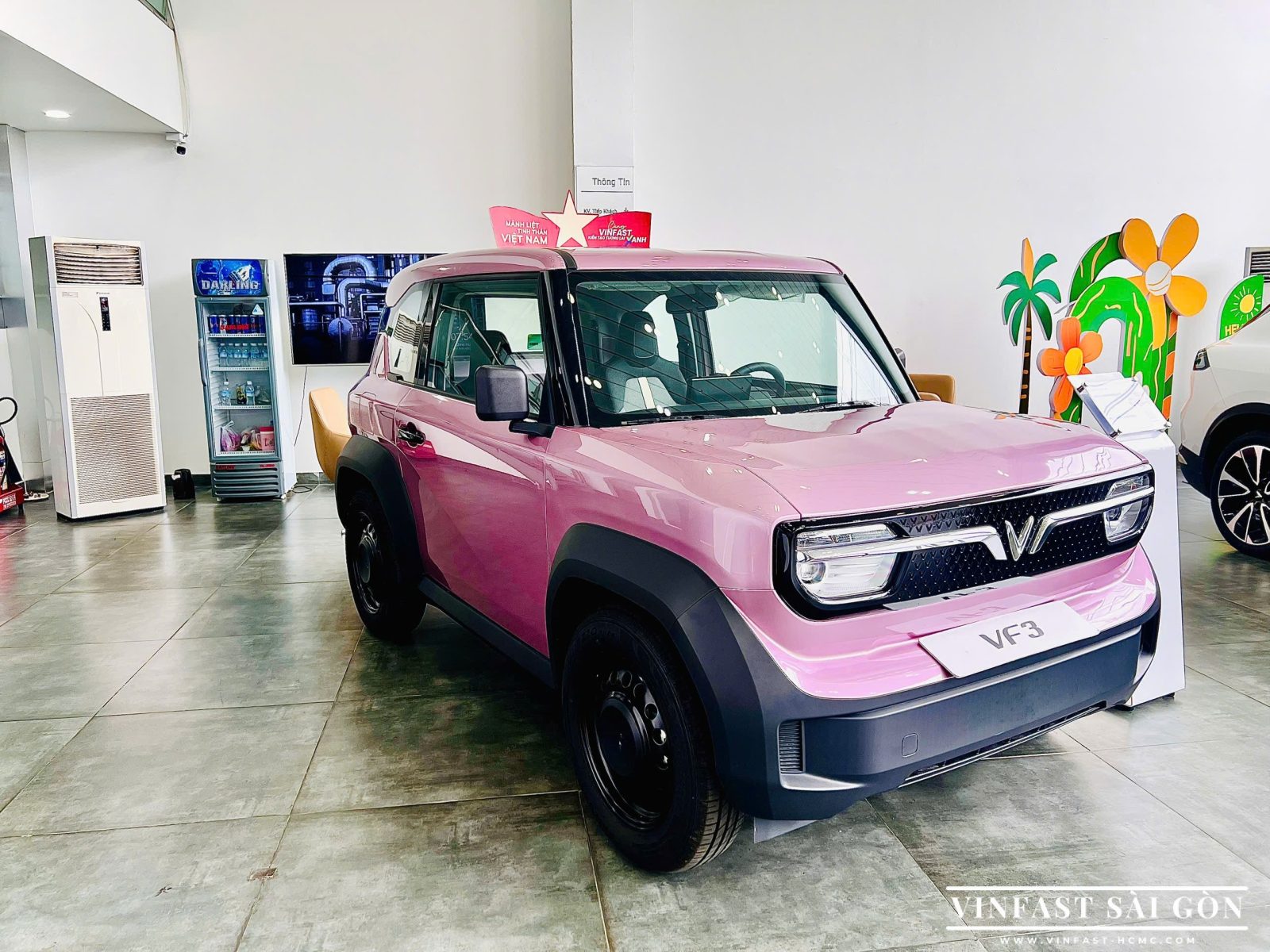 vf3 hong tim vinfast hcmc 2 So Sánh Nhanh VinFast VF3, VF5 và VF6 – Chọn Xe Điện Phù Hợp Bạn Nhất
