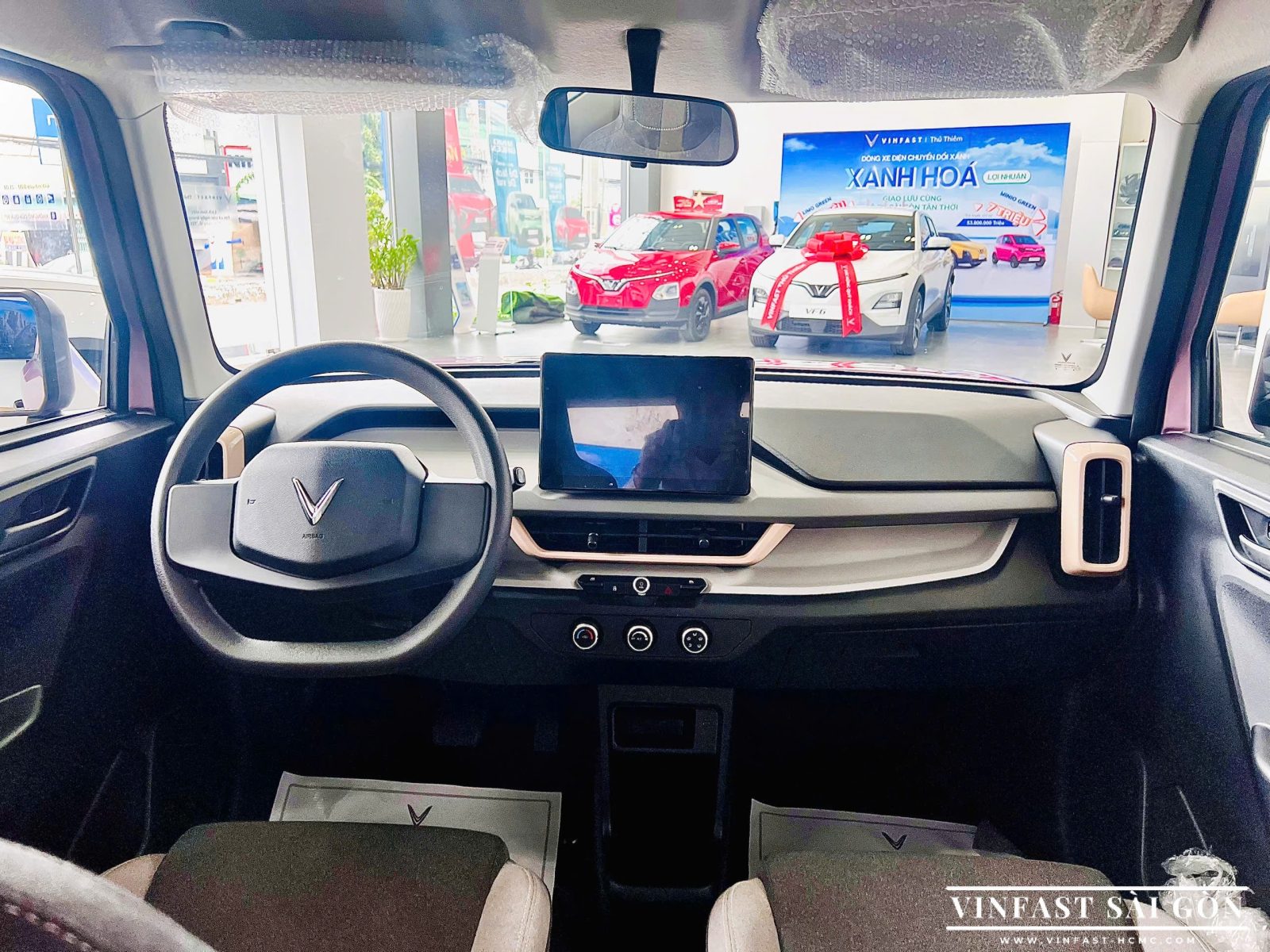 vf3 hong tim vinfast hcmc 4 Đánh Giá VinFast VF3: 5 Ưu Điểm Khiến Xe “Cháy Hàng” 2025