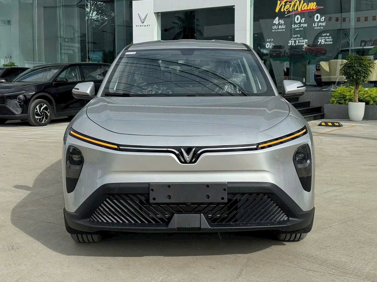 Hình ảnh xe Vinfast Limo Green màu bạc