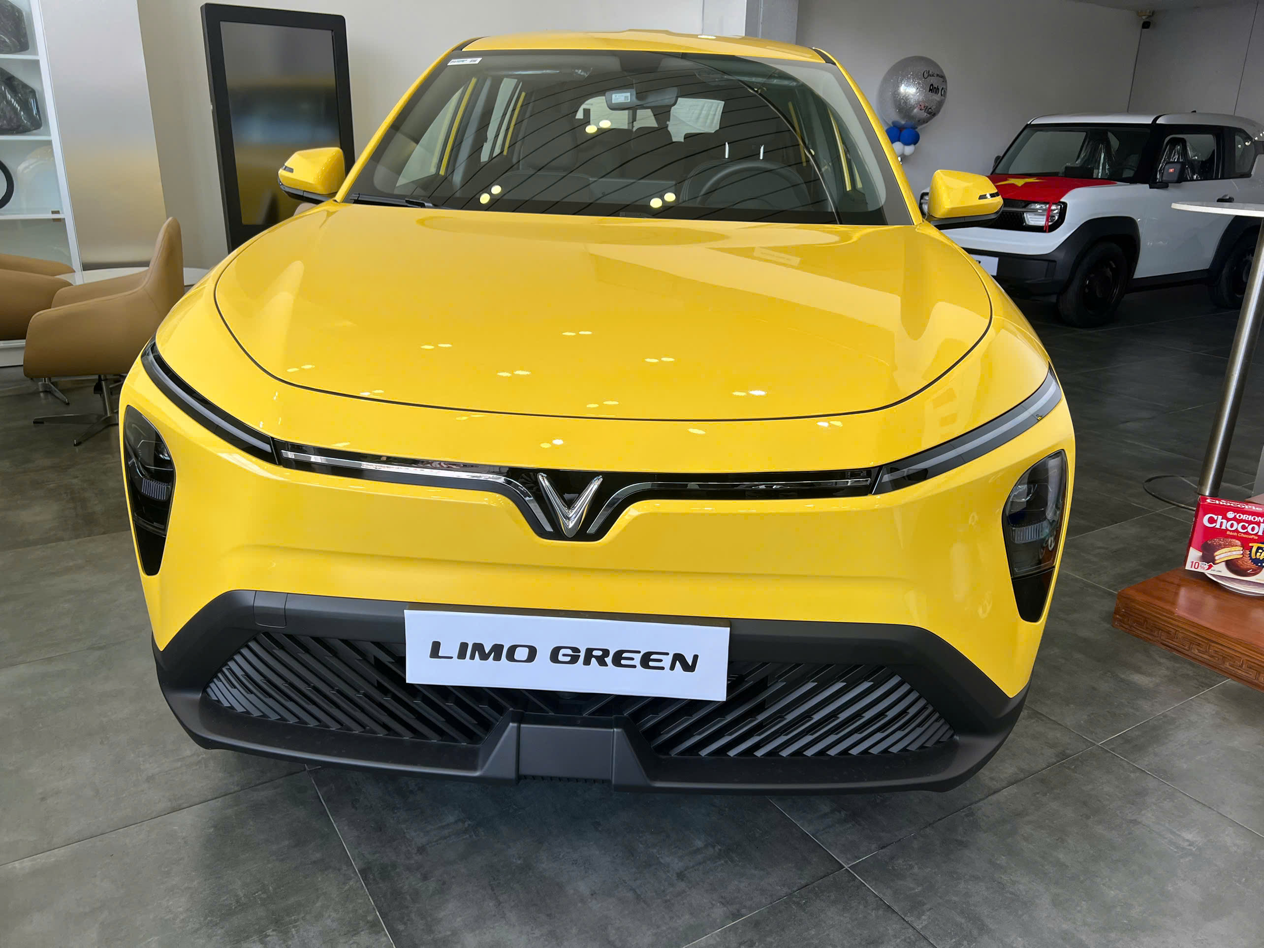 Hình ảnh xe Vinfast Limo Green màu vàng