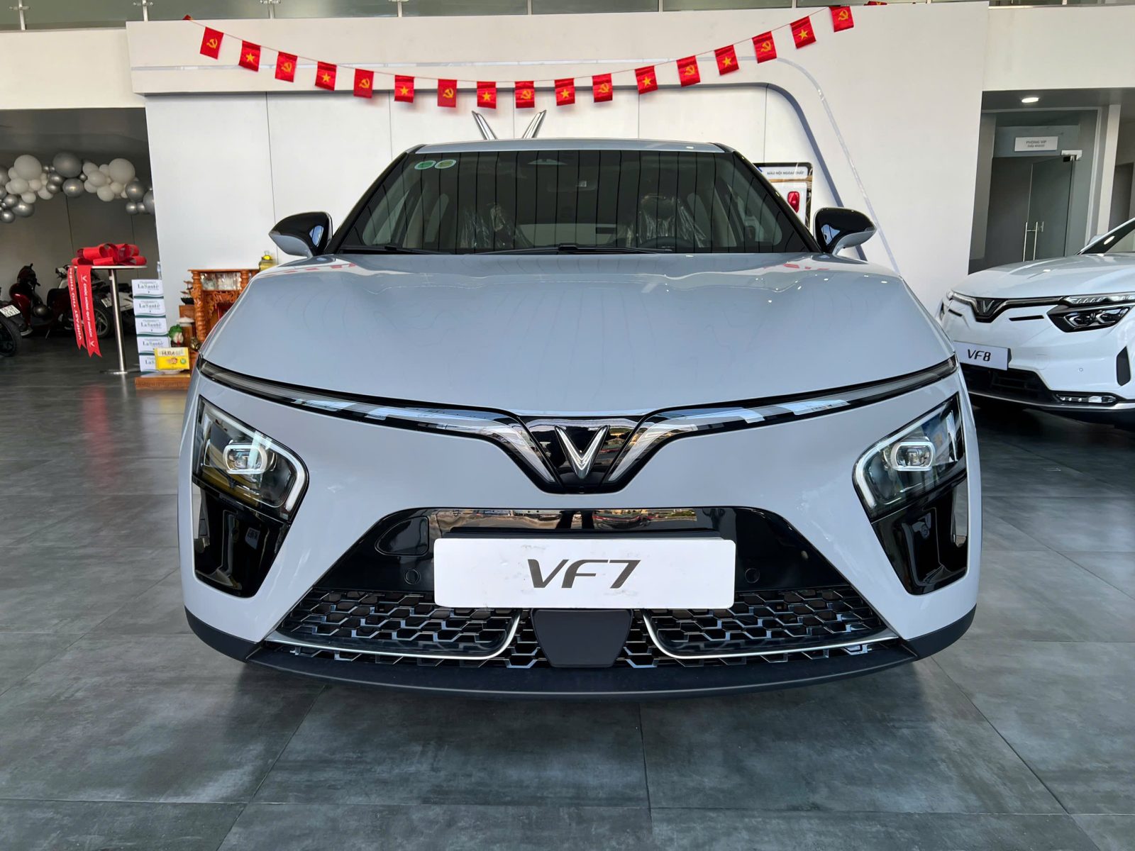Hình ảnh xe Vinfast VF7 Màu xám xi măng (Phiên bản ECO)