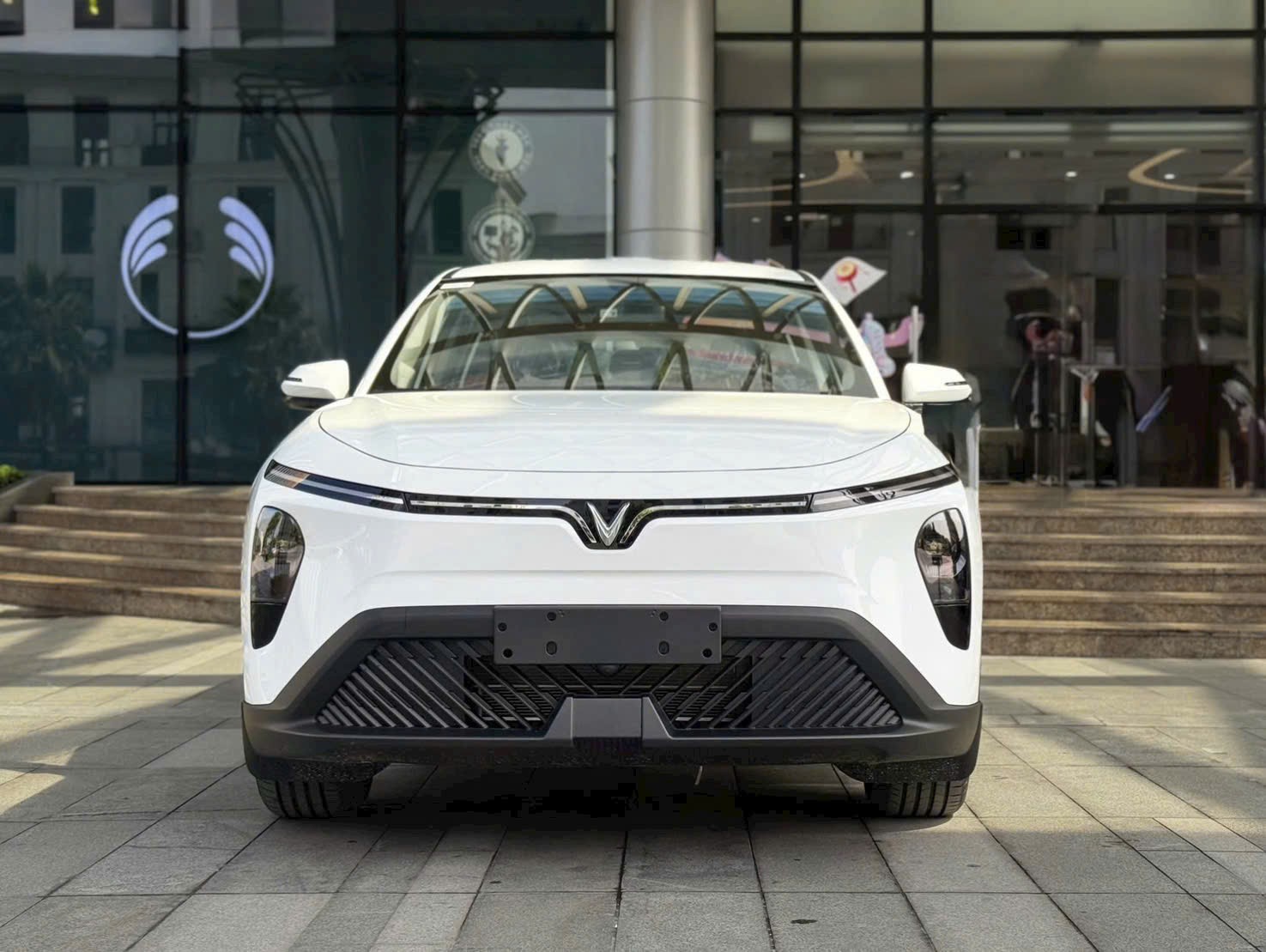 Hình ảnh xe Vinfast Limo Green màu trắng