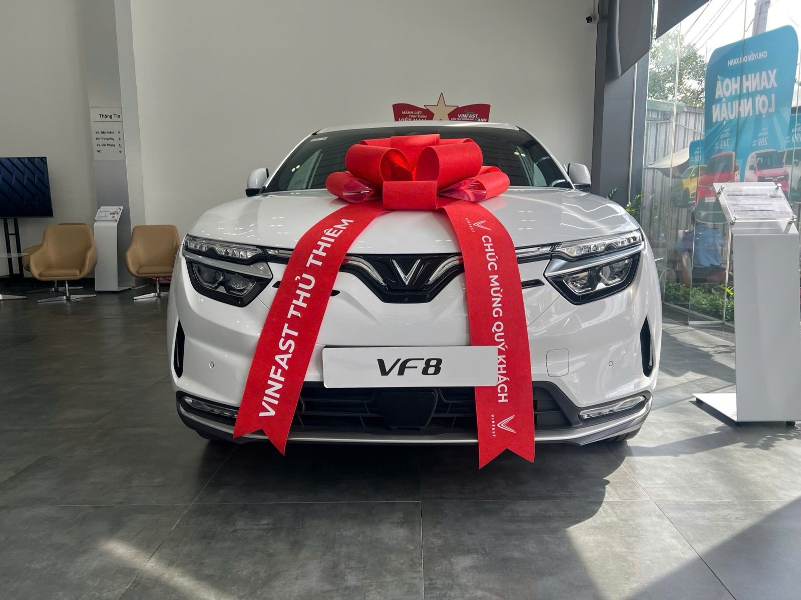 Hình ảnh Vinfast VF8 màu trắng (Phiên bản Plus)