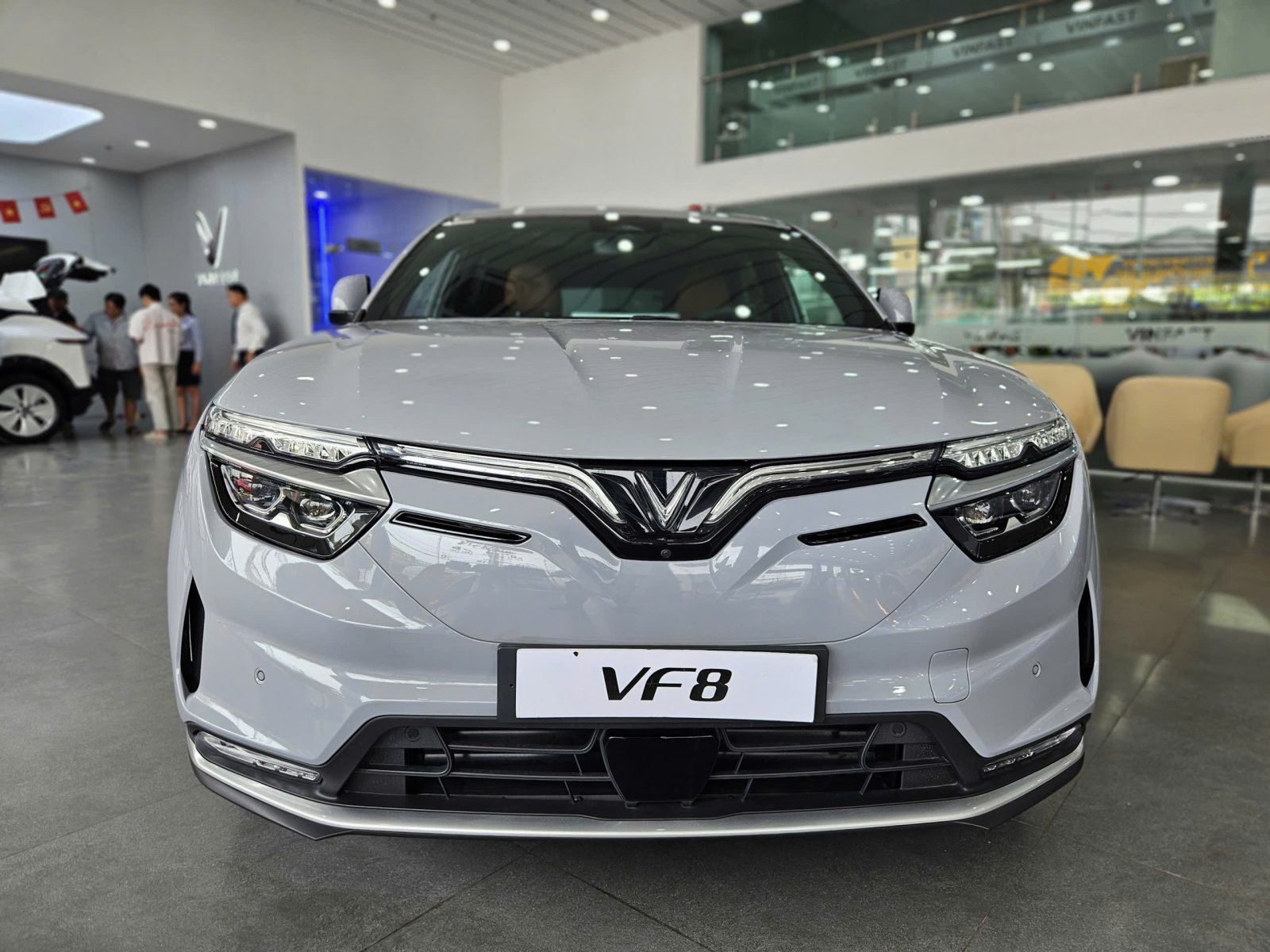 Hình ảnh Vinfast VF8 màu xám xi măng (Phiên bản Plus)