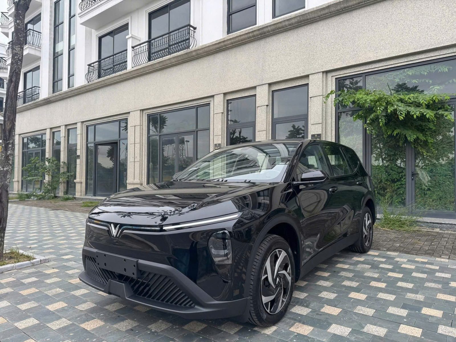 Hình ảnh xe Vinfast Limo Green màu đen