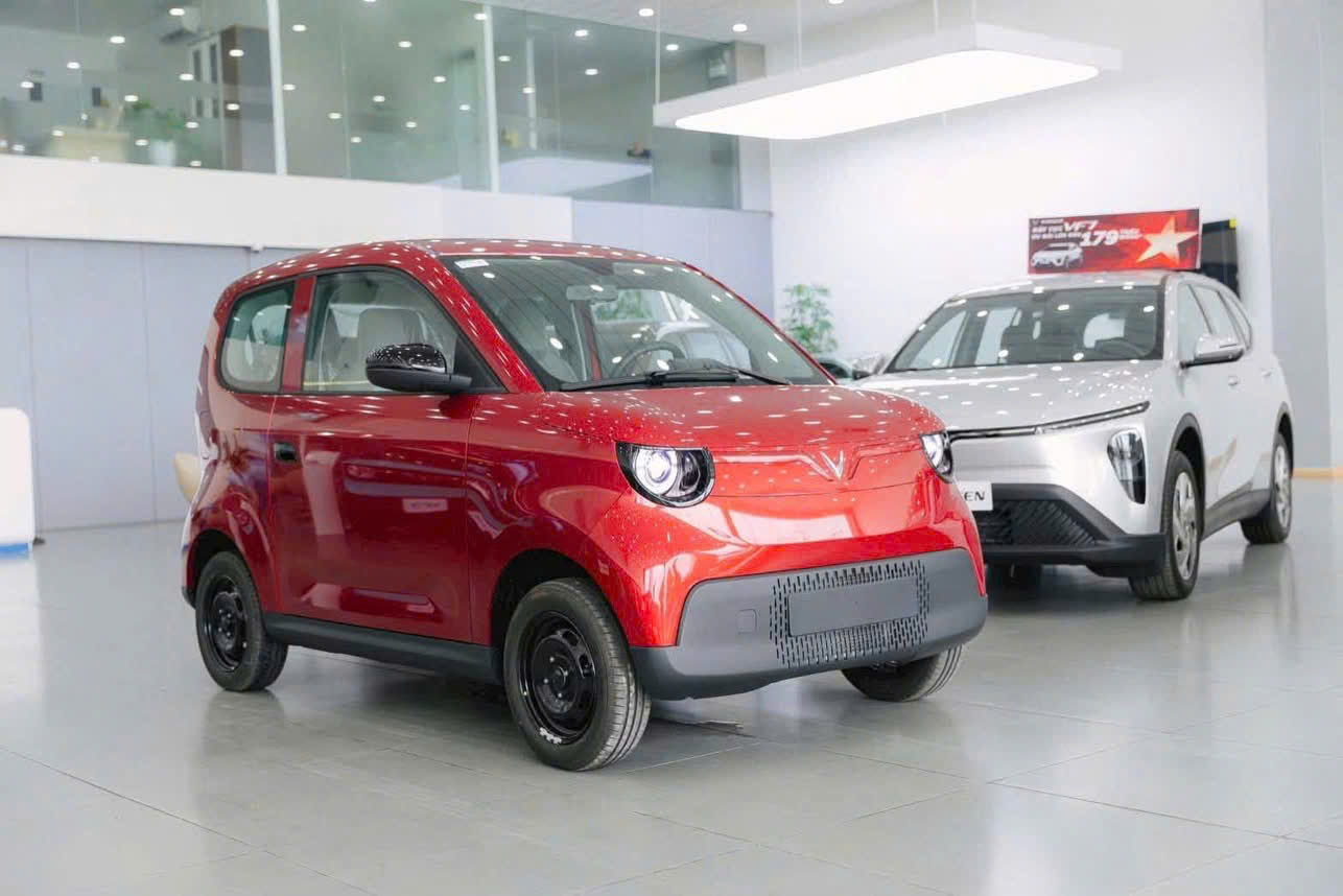 vf2 mau do vinfast hcmc 6 Hình Ảnh VinFast VF 2 Màu Đỏ – Mẫu Xe Điện Đô Thị Đẹp Tinh Khôi Chỉ 188 Triệu