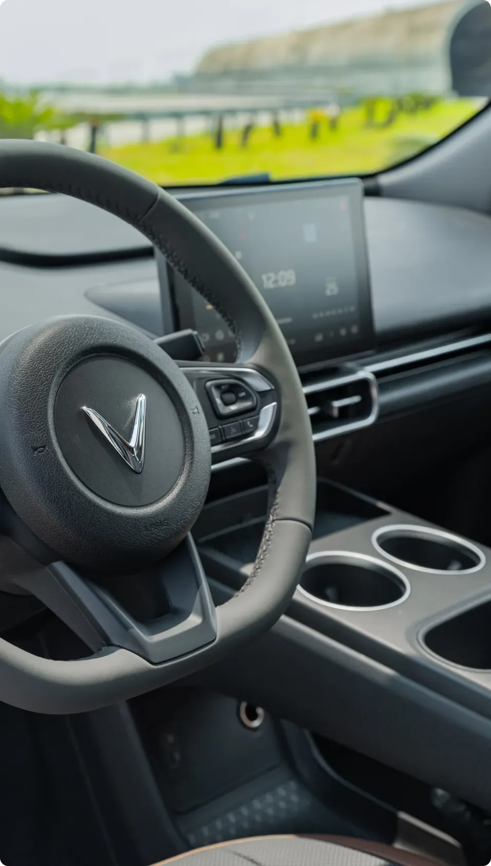 Khoang lái và vô lăng VinFast VF MPV 7